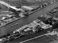 847473 Luchtfoto van de aanleg van het viaduct in de S24, de Noordelijke Randweg Utrecht (NRU), over de spoorlijn ...